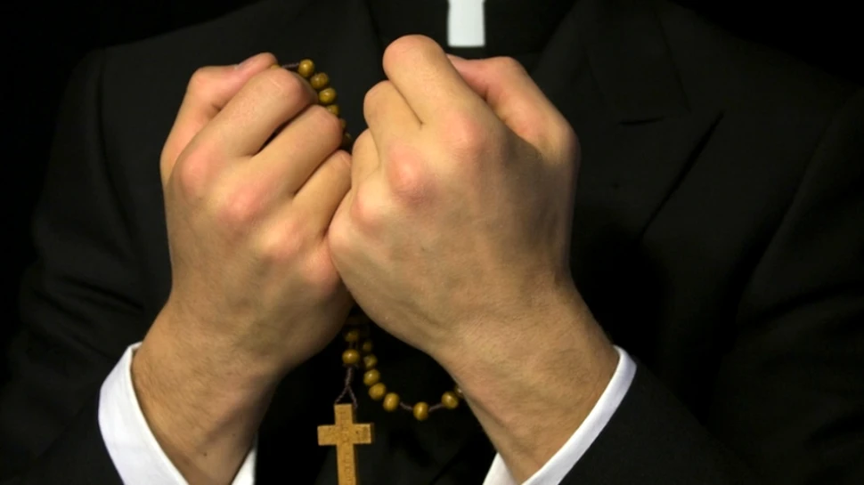 Exorcizări în masă la o tabără religioasă pentru elevi. „Dumnezeu intră în sufletele lor şi îl alungă pe Diavol”
