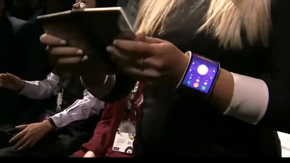 Aplicaţie surprinzătoare a materialelor organice: pot fi folosite pentru a crea telefoane mobile deformabile