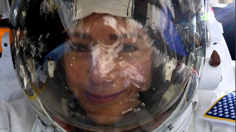 Imagini inedite cu astronautul Jessica Meir din timpul unei ieşiri din spaţiu