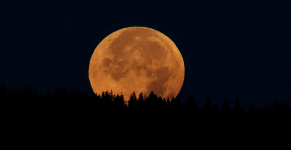 Luna Recoltei face spectacol diseară pe cer. Tot ce trebuie să ştii despre fenomenul astronommic