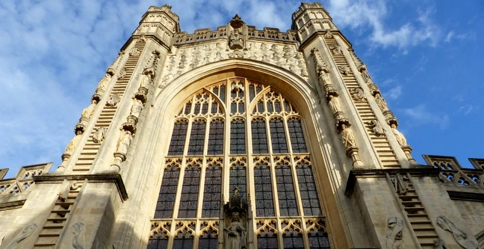 O descoperire ”uimitoare” a fost realizată la doi metri sub podeaua mănăstirii Bath Abbey