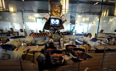 Chelnerii-roboţi sunt folosiţi în din ce în ce mai multe ţări asiatice! (VIDEO)
