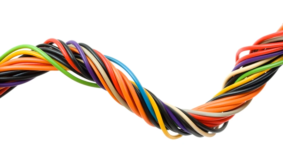 A fost inventat materialul plastic care se repară singur! (VIDEO)