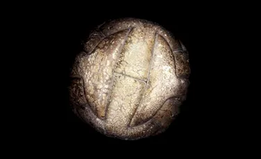 Evolutia unei mingi de fotbal in timp (FOTO)