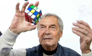 Cubul lui Rubik a fost rezolvat în doar 19 secunde în timpul unui zbor de gravitație zero