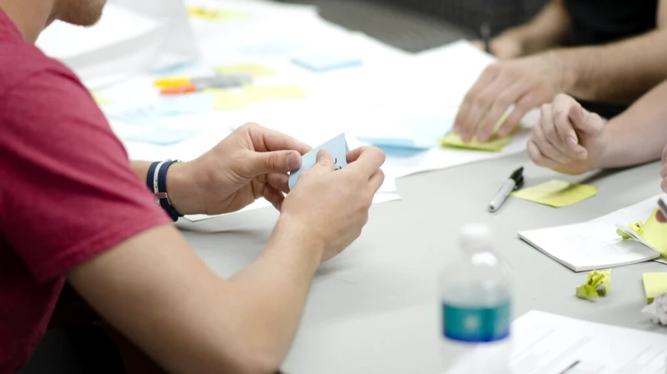 Iată ce se petrece în creierul nostru atunci când avem prea multe ședințe la birou