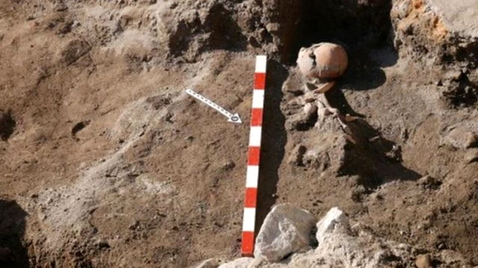 Descoperire remarcabilă la 300 de kilometri de România: un schelet întreg cu o săgeată în piept a fost găsit în cel mai vechi oraş din Europa
