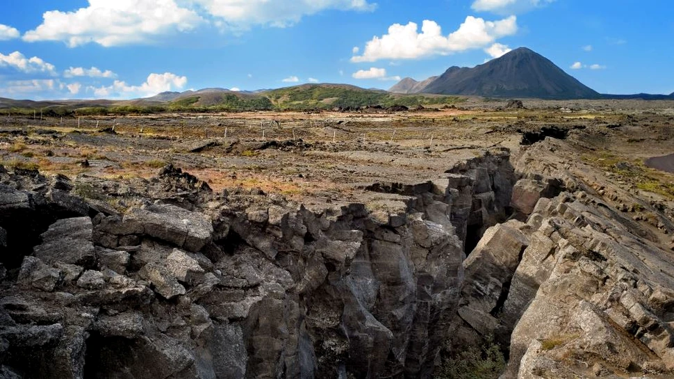 Savanţii au detectat sub crustă un nou strat de plăci tectonice. Descoperirea contrazice o teorie importantă care explică formarea cutremurelor