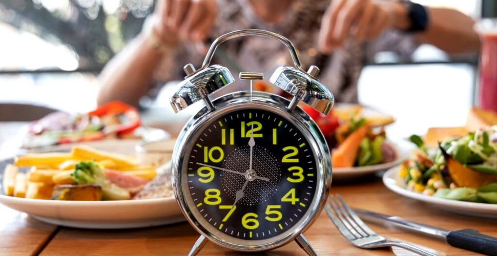 Alimentația cu restricție de timp, la fel de eficientă ca dietele personalizate