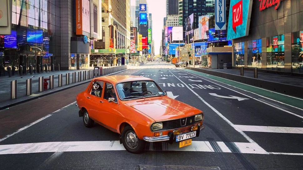 Fotografii uimitoare cu o Dacie 1300 într-un New York pustiu, în timpul pandemiei