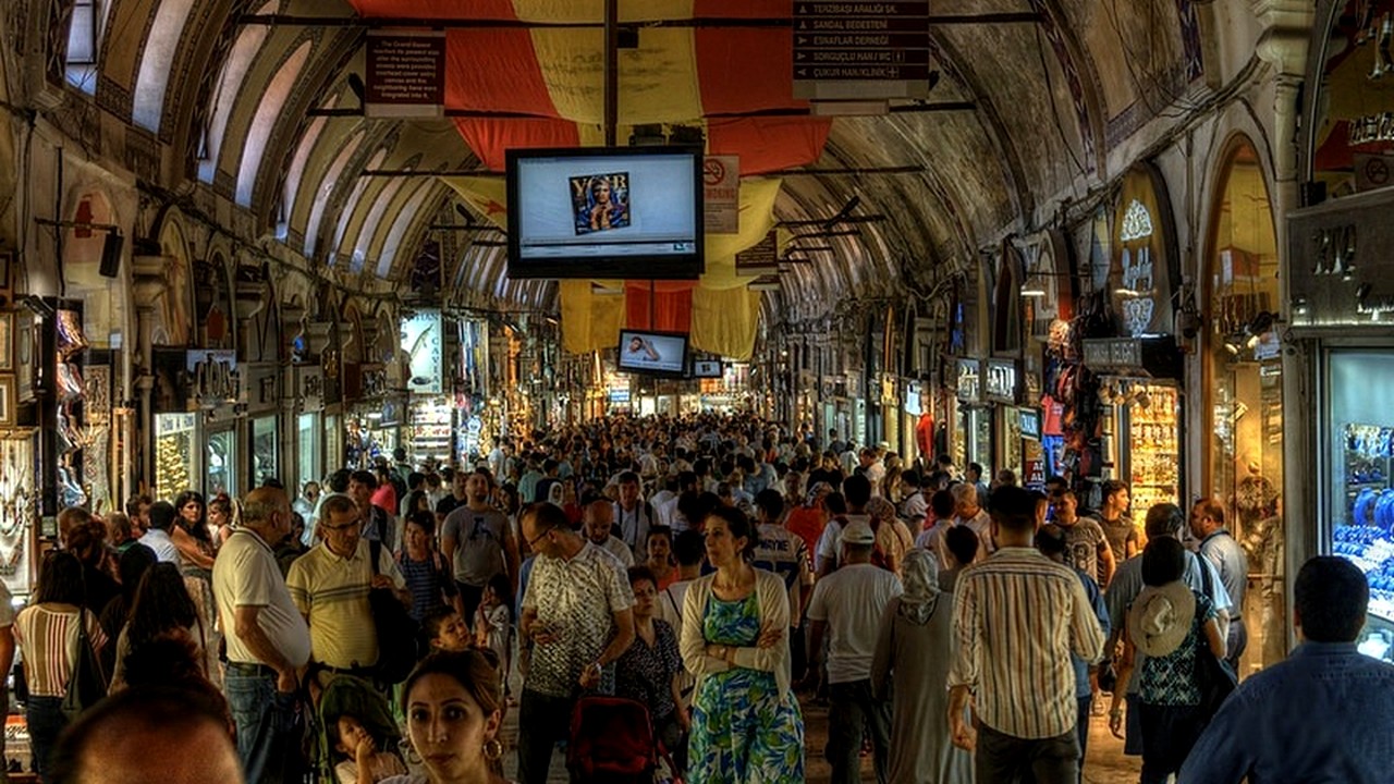 Marele Bazar din Istanbul, locul marcant al istoriei şi culturii turce. Cum  a fost pedepsit cel care a îndrăznit să fure din el 30.000 de monede de aur  - FOTO
