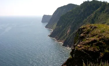 Misterioasele cercuri intunecate din Lacul Baikal