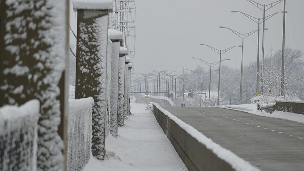 Alertă de vreme rea! Două zile de ninsori şi viscol în 17 judeţe ale ţării