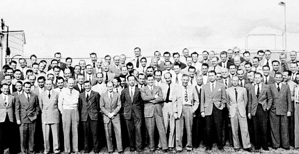 Mari oameni de ştiinţă ai Germaniei naziste ce au ajuns să lucreze pentru americani. Trecutul lor a fost curăţat pentru ”îmbunătăţirea vieţii oamenilor”