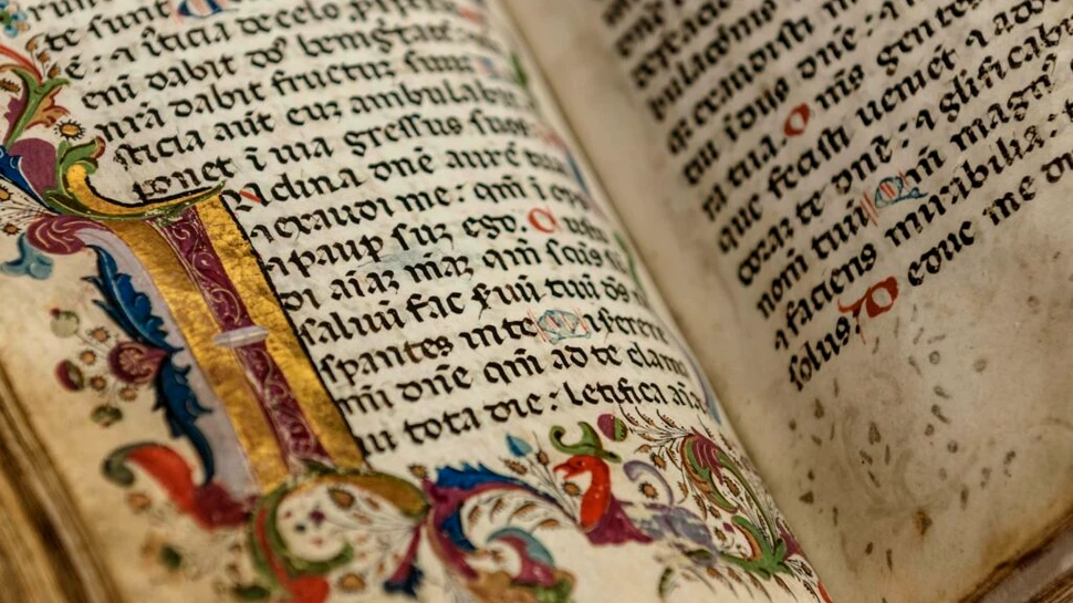 Un manuscris medieval despre Regele Arthur și Sfântul Graal va fi scos la licitație