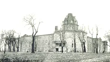 Nellie Bly, jurnalista care s-a prefăcut nebună și a înconjurat lumea în 72 de Zile. A intrat voluntar într-un spital psihiatric și a scris reportajul care a schimbat legile SUA