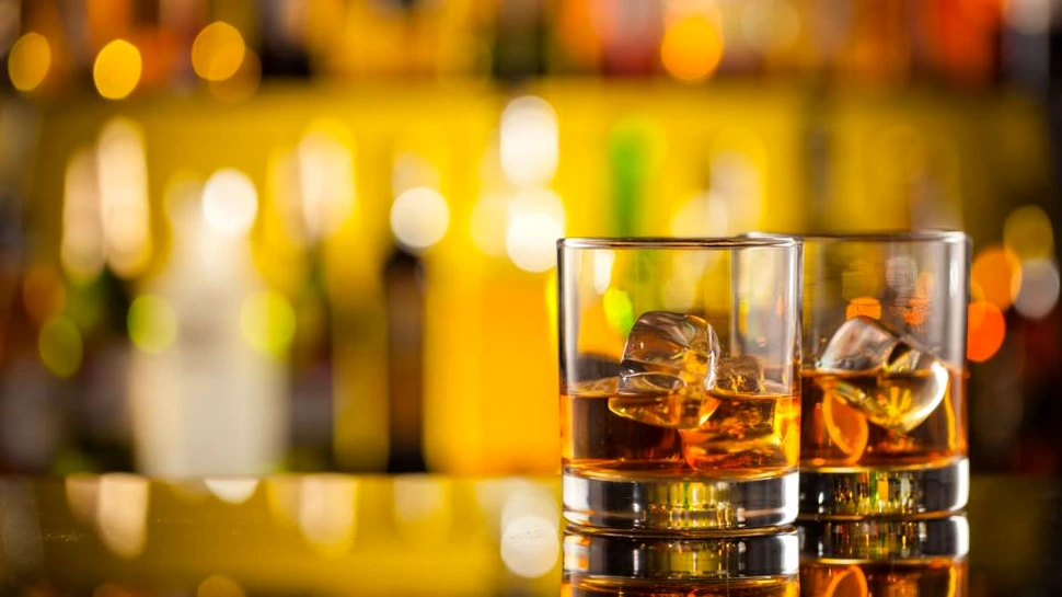Care sunt paşii care trebuie făcuţi pentru a bea whisky precum un adevărat cunoscător