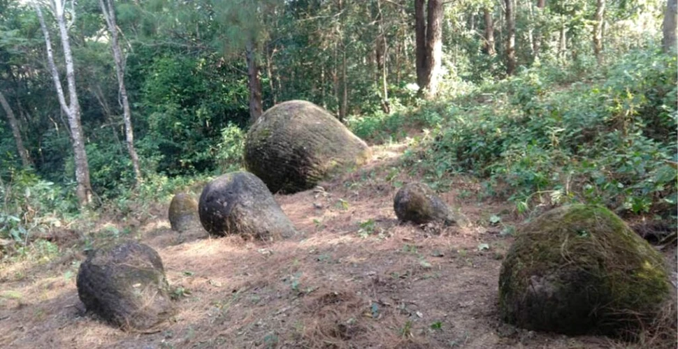 Borcane uriașe din piatră, descoperite de cercetători în India. Ce spun legendele despre misterioasele structuri?