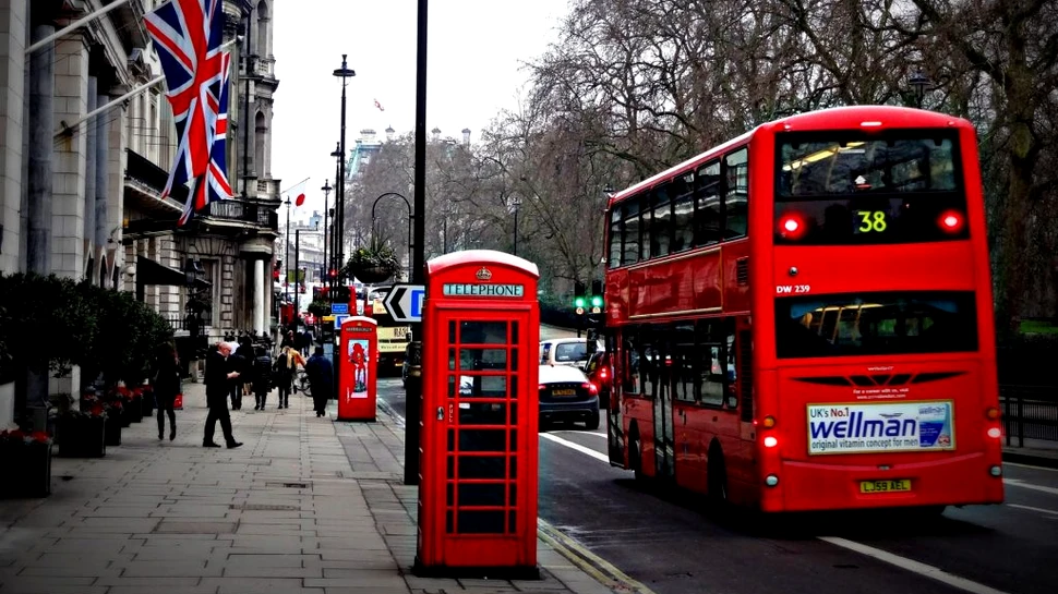 Marea Britanie va aplica planul B în lupta cu Omicron