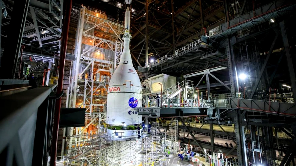 NASA a finalizat instalarea rachetei care va duce astronauți pe Lună în cadrul misiunilor Artemis