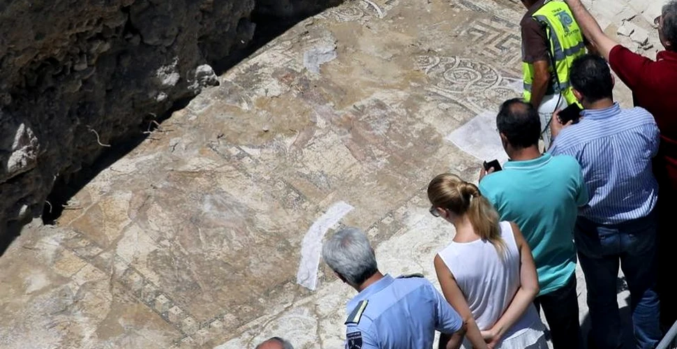 Un mozaic unicat din epoca romană, reprezentând muncile lui Hercule, a fost descoperit în Cipru – VIDEO