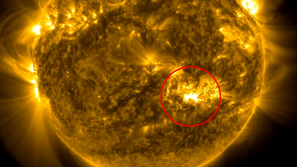 Alertă de gradul 4 pentru weekendul 11 și 12 mai: O pată solară de 15 ori cât Pământul a erupt!