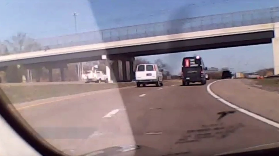 Şoferul unei Tesla a murit într-un accident rutier în timp ce maşina se afla pe pilot automat – VIDEO