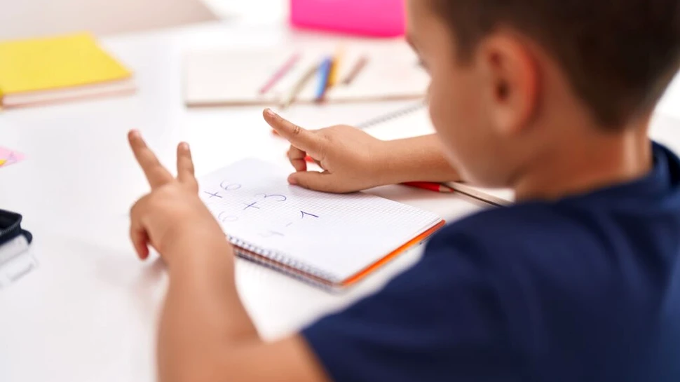 Ce spun psihologii despre copiii care numără pe degete?