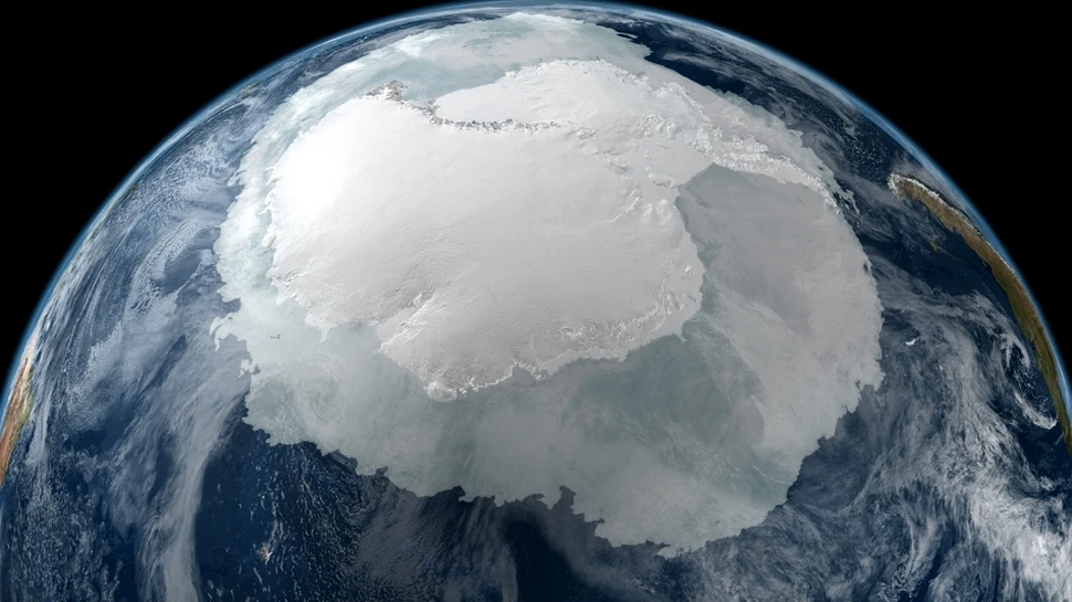 Zbor deasupra Antarcticii: cum arată Continentul Alb când pluteşti deasupra lui? (VIDEO)