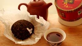 Pu-erh: ceaiul care se învechește ca vinul și poate ajunge să valoreze cât o mașină de lux