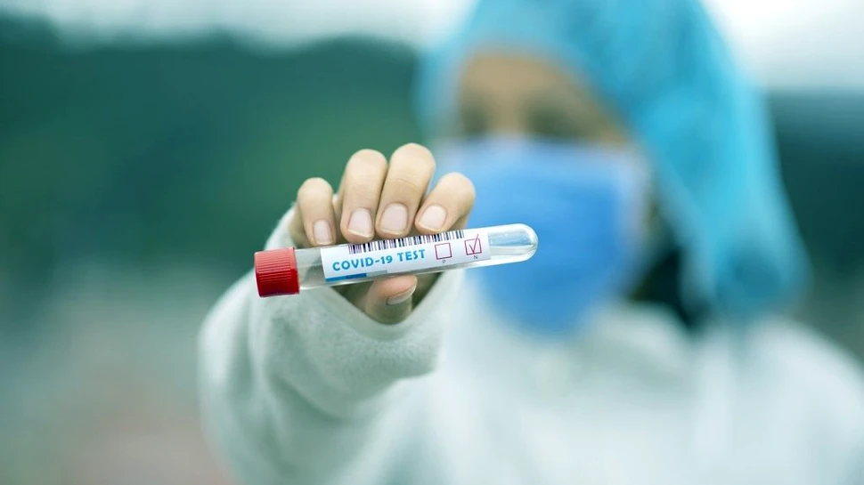 Testele pentru depistarea COVID-19 devin o adevărată industrie. Cât au ajuns să coste