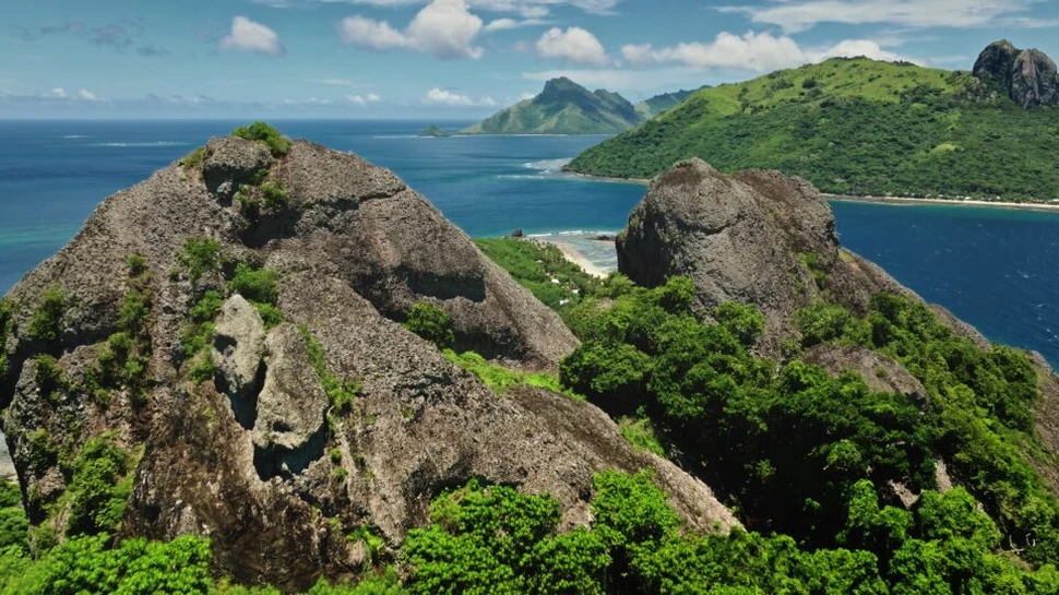 O mică insulă din Fiji riscă să fie înghițită de ocean, dar oamenii refuză să-și abandoneze locuințele