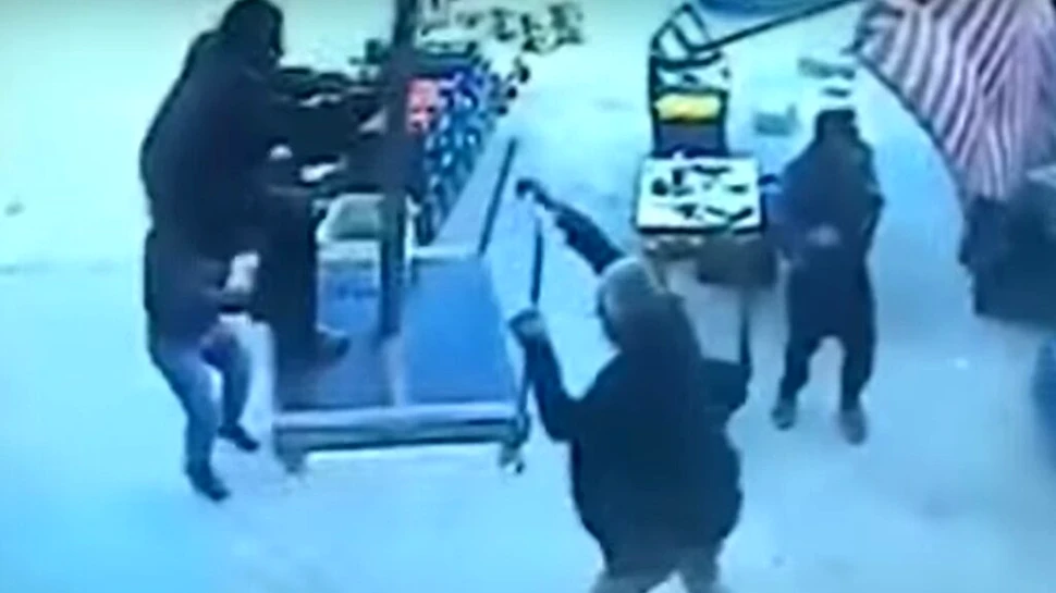 Bărbatul luat pe sus de vânt, cu tot cu umbrelă, vrea să devină primul astronaut al Turciei