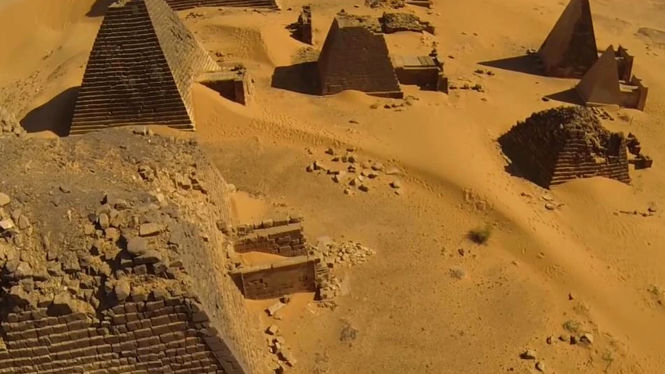 Piramidele mai puţin cunoscute ale Africii, vechi de 3.000 de ani. Imagini incredibile surprinse de o dronă în Sudan – VIDEO