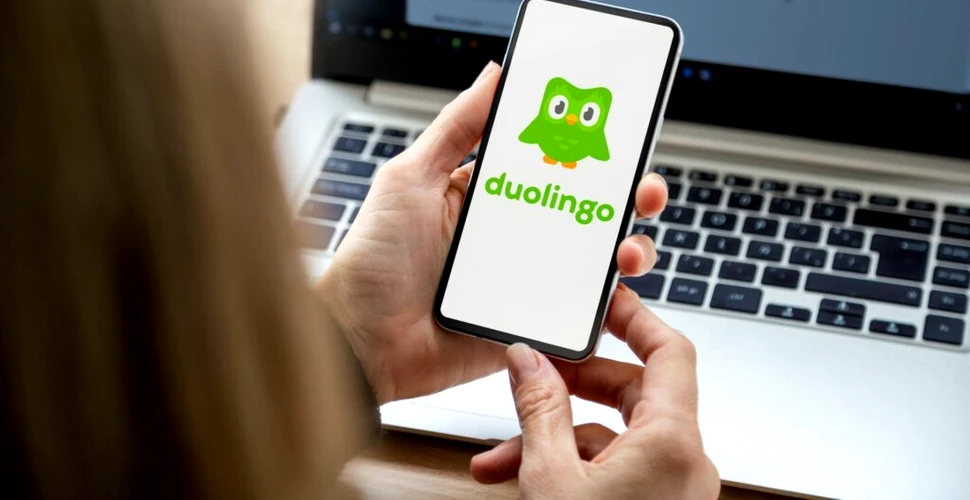 Duolingo concediază traducători în favoarea Inteligenței Artificiale