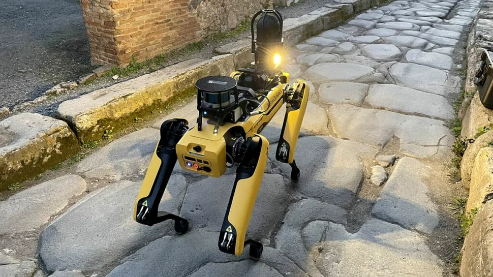 Spot, robotul patruped de la Boston Dynamics, patrulează Parcul Arheologic Pompeii