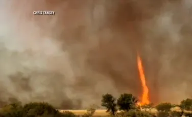 Cum se formează o tornadă de foc. Imaginile sunt impresionante (VIDEO)
