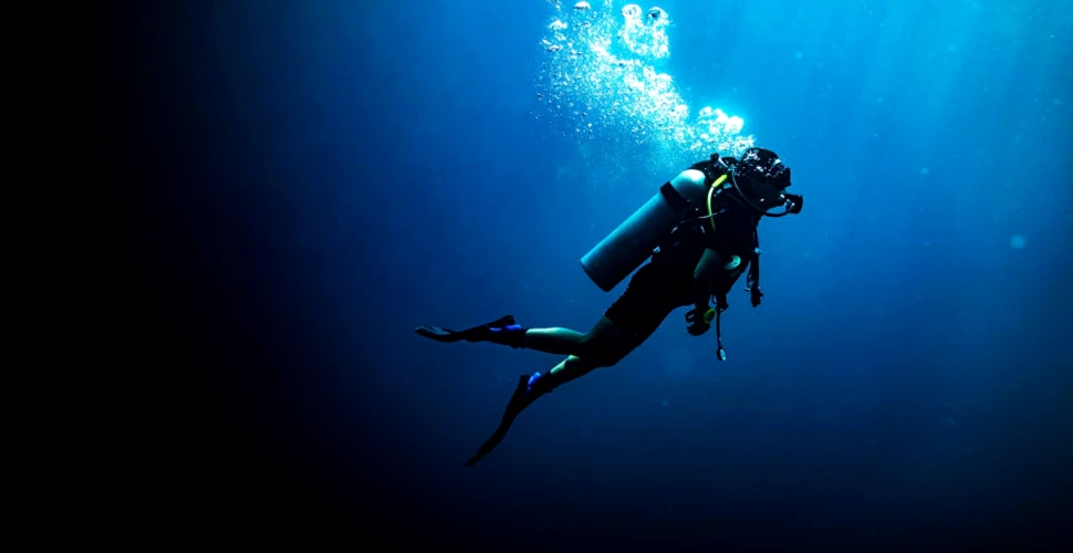 Un profesor universitar încearcă să supraviețuiască sub apă 100 de zile