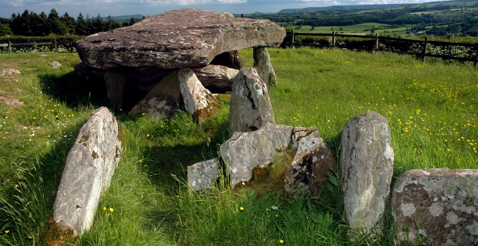 Primele excavări la „Piatra lui Arthur” dezvăluie adevărata origine a monumentului neolitic