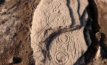 O piatră cu înscrisuri rare a fost găsită în apropiere de locul unei bătălii celebre. Ce simbolizează?
