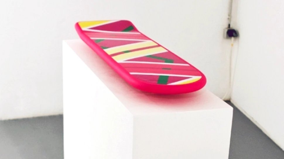 Hoverboard-ul plutitor ne duce “inapoi in viitor” (VIDEO)