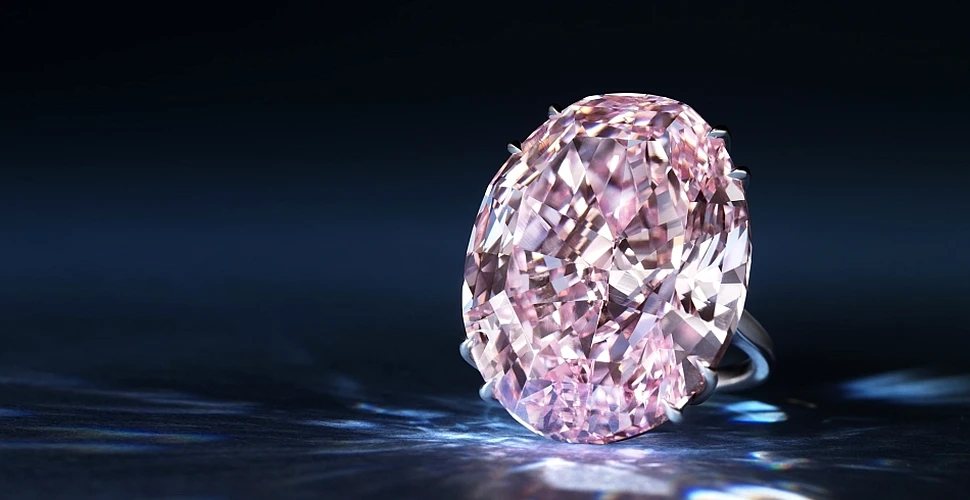Triplu record: diamantul „Steaua roz”, vândut cu suma record de 83 de milioane de dolari (FOTO)