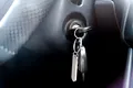 Ce faci atunci când bateria de la cheia mașinii s-a descarcat?