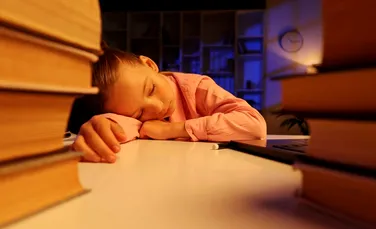 Este bine sau rău ca elevii să aibă teme de vacanță?