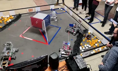 Zeci de roboţi construiţi de elevi au umplut un container cu minerale culese de pe o altă planetă