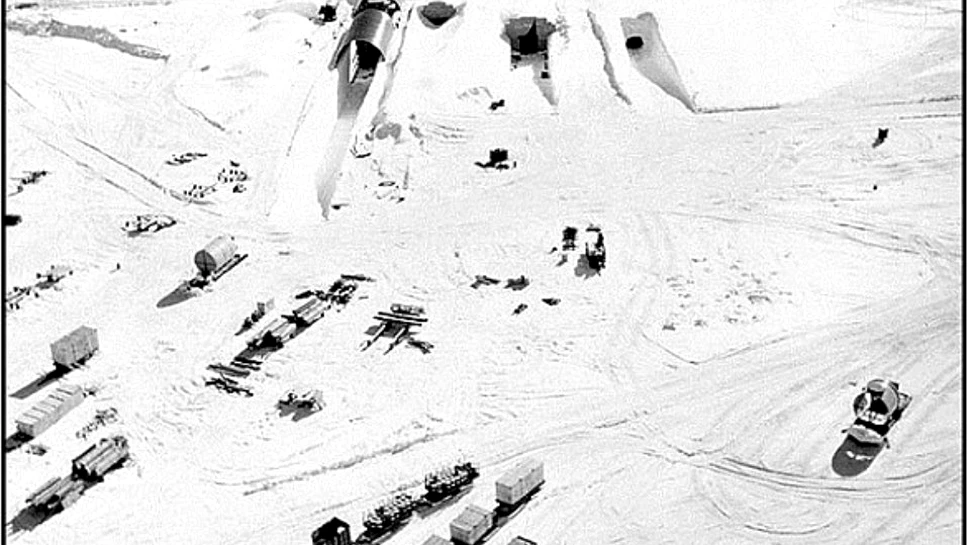 NASA: Deşeurile radioactive îngropate în calota glaciară din Groenlanda pot ieşi la suprafaţă . Este ”mormântul de gheaţă”