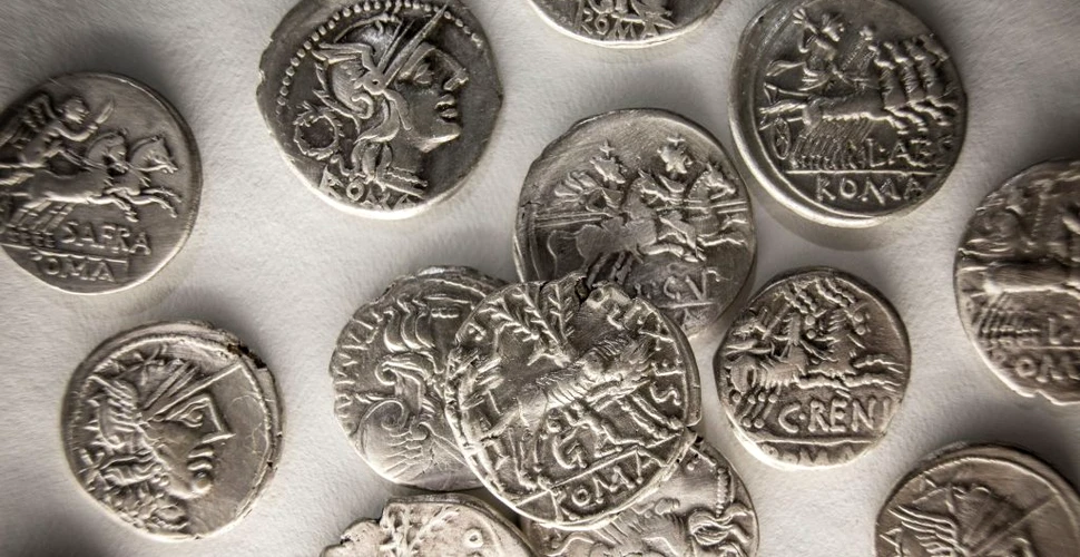 Mai multe monede dintr-o comoară veche, descoperite în Polonia