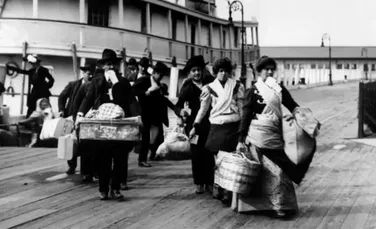 Primii români care au emigrat în SUA. În urmă cu peste 100 de ani treceau prin Ellis Island – GALERIE FOTO