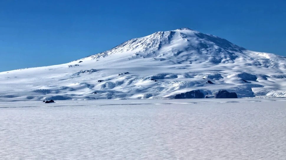 Un vulcan din Antarctica a declanșat 85.000 de cutremure