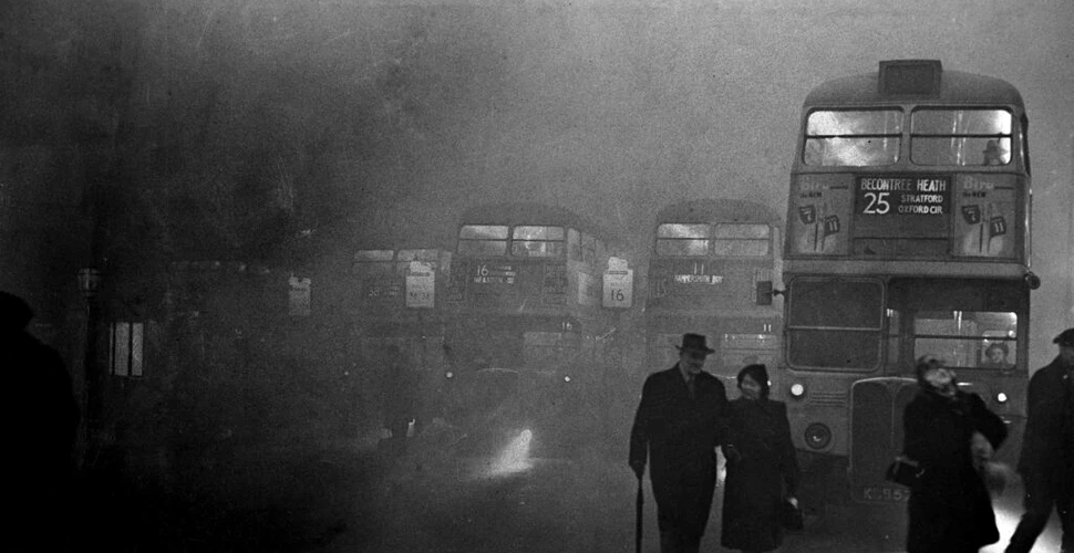 Noi fotografii restaurate arată „ceața ucigașă” care s-a așternut peste Londra în 1952